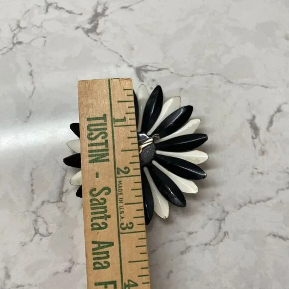 Vintage Women's Jewelry Black White Enamel Decorative Sunflower Brooch‎ Pin - Picture 4 of 9